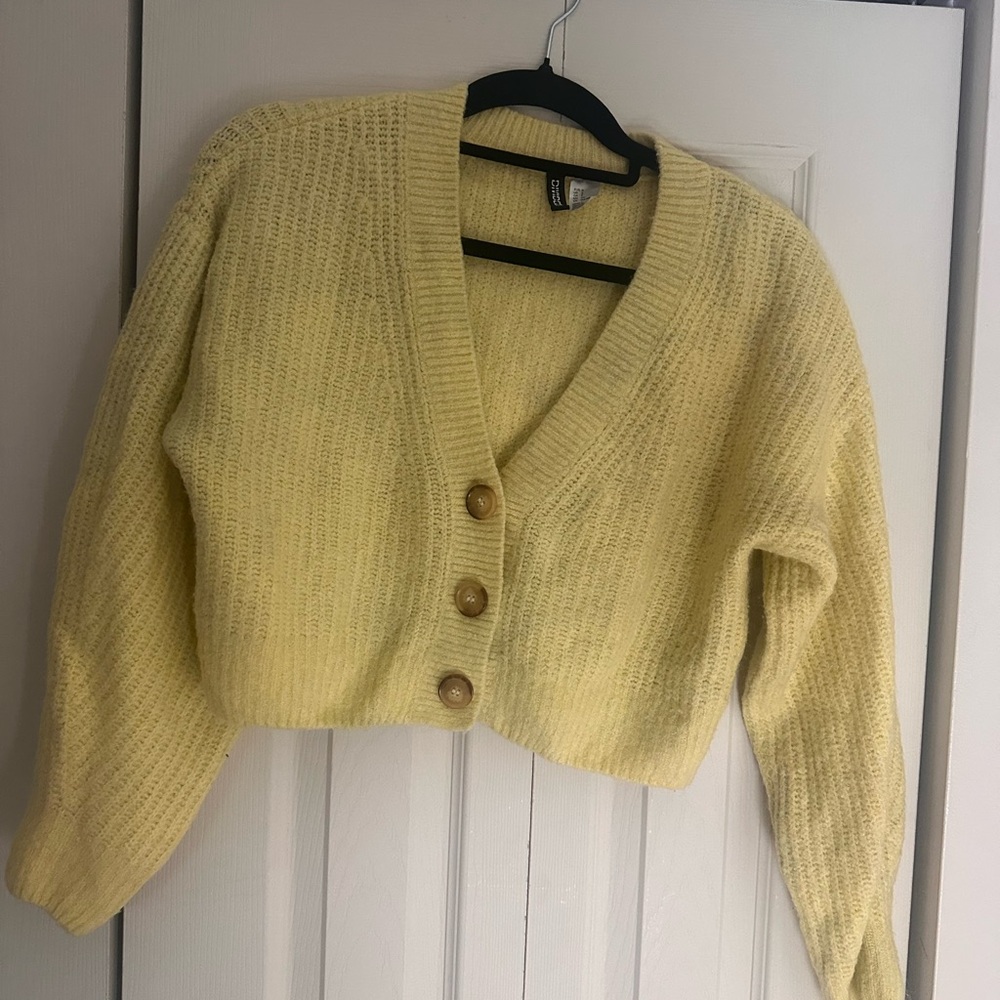 Divided  H&M Pale Yellow Cropped V‑Neck Button Cardigan